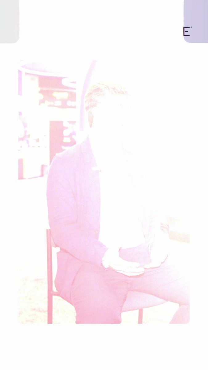 The image shows a woman sitting at a table in an office setting, possibly discussing a project or preparing for a meeting. The room has white walls that contrast with her outfit of a pink jacket and black pants. The post details the success of Ave @Aave V4, which is an institutional DeFi project on blockchain, having reached $200M in deposits within just 3 months after launch. The discussion between Ave @Aave V4 and Grayscale explores how to better centralize liquidity and bring traditional assets like RWAs onchain for institutional DeFi.