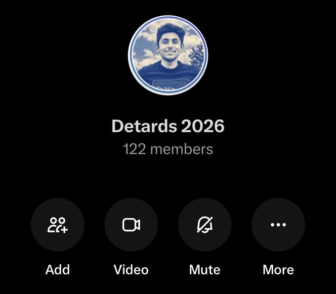 A group call screen titled 'Detards 2026' with 122 members and options to Add, Video, Mute, and More.