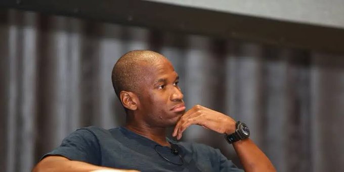 Arthur Hayes, a prominent crypto figure, is shown in a contemplative pose with his hand resting against his chin, appearing deep in thought as he continues his strategic ETH accumulation.

The contemplative expression on his face reflects the calculated approach behind his ongoing Ethereum purchases, having just added another 645 ETH to bring his total since July 15 to 3,915 ETH.