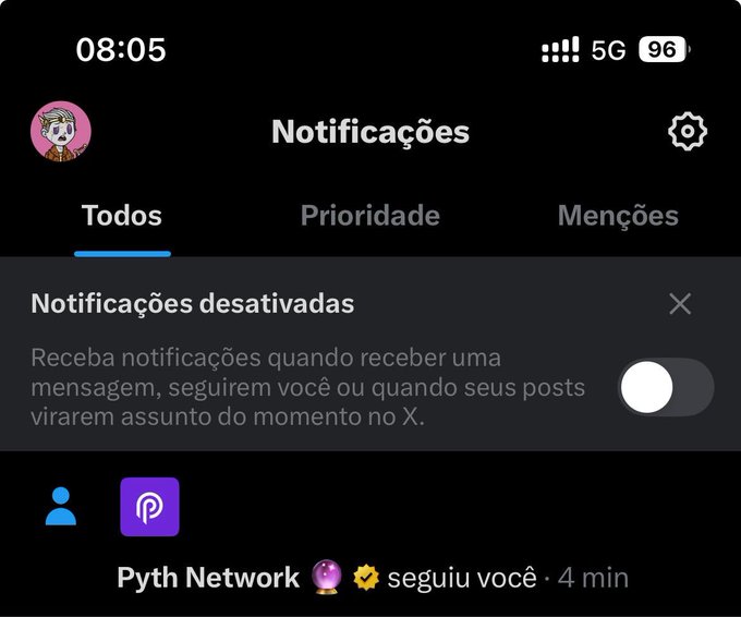 A screenshot of a smartphone in dark mode showing the 'Notificações' (Notifications) page with the 'Todos' tab selected, indicating that notifications are turned off, and a notification at the bottom showing 'Pyth Network' followed the user.