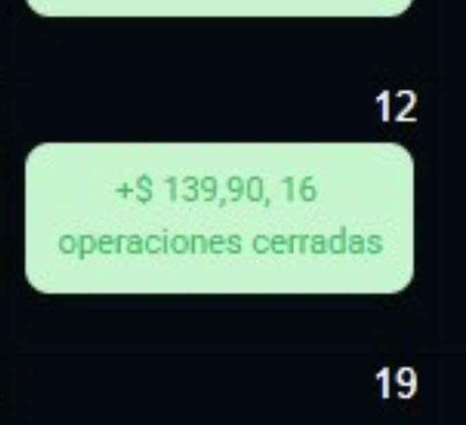 The image shows a post with a green square containing text written in Spanish, which appears to be about Bitcoin or another cryptocurrency. The post has a total of 12 comments, with one being the main focus. The post was created around 19:19, suggesting that it was posted at the beginning of the day.