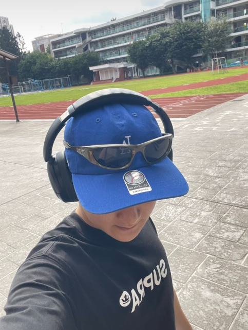 The image features a young man wearing sunglasses and a baseball cap while listening to headphones. He appears to be enjoying his time outdoors, possibly at a park or a similar location. The photo captures him from behind, giving an interesting perspective on what he is doing. The caption of the image reads "On Saturday afternoon, I hung out and then came back to interact with everyone Seeing everyone receiving payX, little TOM is so eager and excited Just built the channel for over a week and already have 
"427 flow" Fellow like-minded folks, connect with TOM". This suggests that the young man might be participating in an event or gathering where people are sharing their experiences on social media. The image highlights the importance of engaging with others online and staying connected to communities that share similar interests.