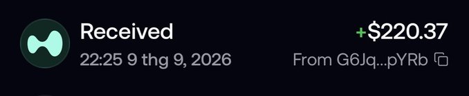 A notification showing a received transaction of **+$220.37** from **G6Jq…pYRb** at 22:25 on 9 tháng 9, 2026, representing a $S3 (Season 3) airdrop payout for users who were liquidated on TradeXYZ.