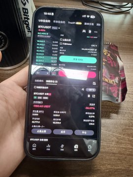 The image shows a person holding a black smartphone displaying a screen filled with various stock market data and information. The phone's screen also displays a message about shorting positions at a cryptocurrency exchange, specifically Bitcoin Cash. This suggests that the user might be monitoring their investments or making decisions related to cryptocurrency trading.