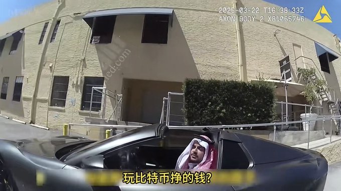 An Axon Body 2 police body camera screenshot dated 2025-03-22 showing a man in a checkered keffiyeh inside a black car, with Chinese subtitle text at the bottom asking about Bitcoin money.