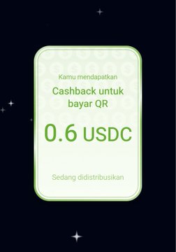 A green notification card in Indonesian reads 'Kamu mendapatkan Cashback untuk bayar QR 0.6 USDC' with 'Sedang didistribusikan' below, indicating a USDC cashback reward is being distributed.