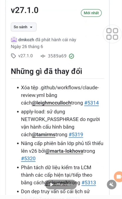 The image shows a release notes page for Pi Network version v27.1.0, marked as "Mới nhất" (Latest) and released by "dmkozh" on June 26, featuring a list of changes including deleted GitHub workflows, network passphrase updates, minimum light node version upgrades to v26, LCM data analysis, and blockchain fork support. This relates to the accompanying post about Pi Network's mainnet completing the V26 update and preparing to upgrade to V27 as part of their roadmap.