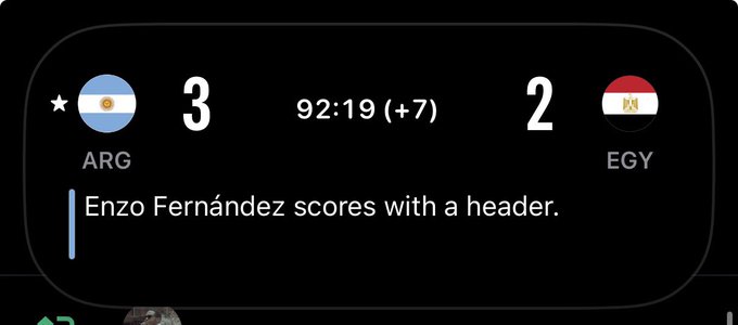 A score notification shows Argentina (ARG) defeating Egypt (EGY) 3-2 in the 92nd minute of stoppage time, with Enzo Fernández scoring a header to seal the dramatic late victory—matching the post's stunned reaction of "Uhhm" at the last-minute goal.
