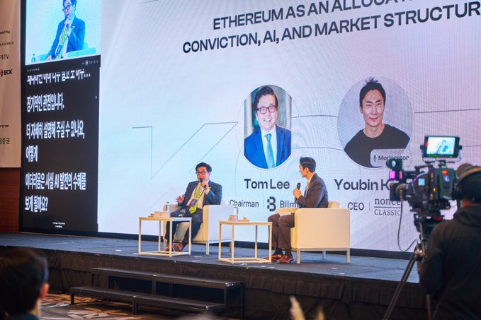 A panel discussion titled 'ETHEREUM AS AN ALLOCATION, CONVICTION, AI, AND MARKET STRUCTURE' featuring Tom Lee, Chairman, and Youbin Kim, CEO of nonco VC CLASSIC, seated on stage with Korean text on a side screen.