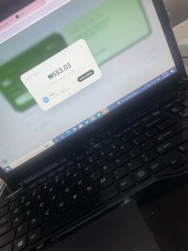 A laptop screen displays a chat application with a timestamp reading '下午3:53' (3:53 PM) over a green background.