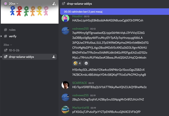 The image shows a Discord server called "20xx" with a channel "# drop-solana-addys," where users like Houdini, vsdnewe255, SCARFACE, and Markartist18 are posting long alphanumeric crypto wallet addresses (likely Solana addresses starting with "HA2b," "7spM," "HErT," and "pFX5"), accompanied by a pinned message reading "00:35 vaktiden beri 2 yeni mesaj" ("2 new messages since 00:35") in Turkish. The post's reference to throwing wallets aligns with the channel's purpose, where users are actively sharing/dropping their Solana wallet addresses in a "blessed" meme-style ritual.