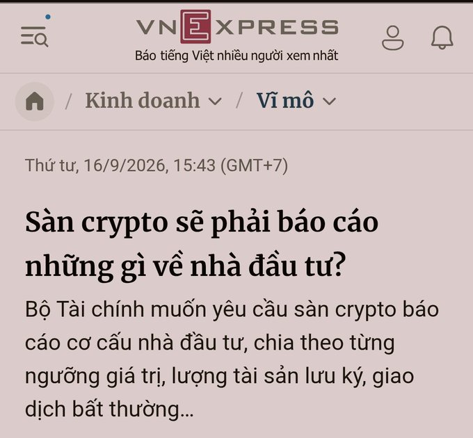 A Vietnamese news article from VNExpress titled 'Sàn crypto sẽ phải báo cáo những gì về nhà đầu tư?' discussing the Ministry of Finance requiring crypto exchanges to report on investor structures.