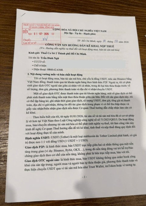 A Vietnamese government document from TP.HCM with date 01/01/2026, titled 'CÔNG VĂN XIN HƯỚNG DẪN KẼ KHAI, NỘP THUẾ' regarding cryptocurrency trading (USDT) and P2P transactions.