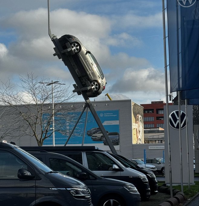 [caption-failed: minimax unavailable]