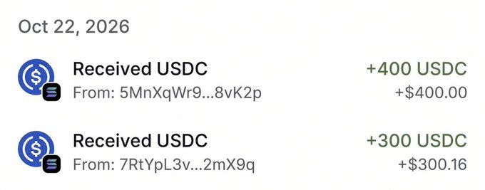 The image shows two “Received USDC” transactions dated Oct 22, 2026: +400 USDC (+$400.00) from 5MnXqWr9...8vK2p and +300 USDC (+$300.16) from 7RtYpL3v...2mX9q. These receipts visually support the accompanying Solana/EVM giveaway post, which asks users to drop wallet addresses in a Telegram group.
