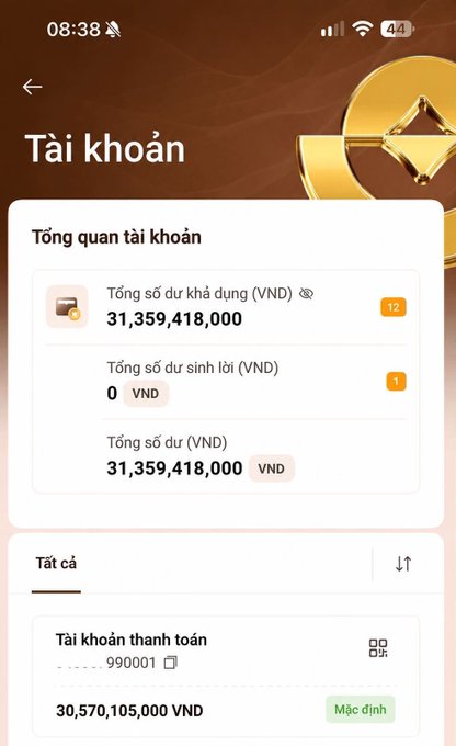 A mobile banking app screenshot in Vietnamese titled "Tài khoản" displays a total asset overview of 31,359,418,000 VND, with a default payment account showing a balance of 30,570,105,000 VND.