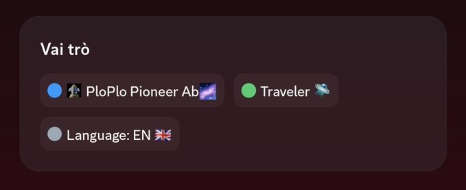 A Discord role selection screen titled "Vai trò" displays options: "PloPlo Pioneer Ab", "Traveler", and "Language: EN" with a UK flag.