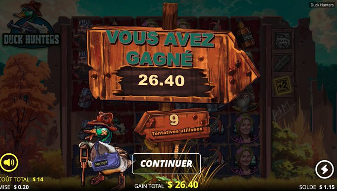 A 'Duck Hunters' slot game win screen in French showing 'VOUS AVEZ GAGNÉ 26.40' with 9 attempts used and a 'CONTINUER' button.