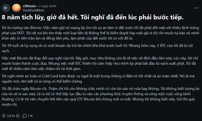 A Reddit post on r/Bitcoin by user DuckDuckMoss (2 days ago) written in Vietnamese, discussing 8 years of Bitcoin accumulation, loss of faith after BTC price drops, plans to reallocate funds to real estate and an ETF, though they express reluctance to sell.