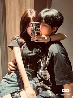 Mirror selfie of a young couple embracing, with the male kissing the female on the cheek; appears to be a K-pop idol photo (credits: 78242805).