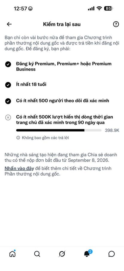 A Vietnamese mobile app screen titled 'Kiểm tra lại sau' showing requirements for a creator revenue-sharing program, including Premium subscription, being at least 18 years old, having 500 followers, and nearing 500K impressions.