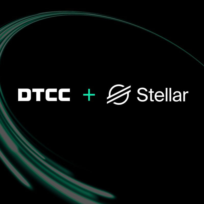 The image features a black background with white text that reads "BREAKING DTCC y la Stellar Development Foundation anunciaron planes para habilitar la tokenización de activos custodiados en el DTC en la blockchain de Stellar". The text is in white, making it stand out against the black background. The image also includes a green line running through it, which adds visual interest and draws attention to the content of the post.