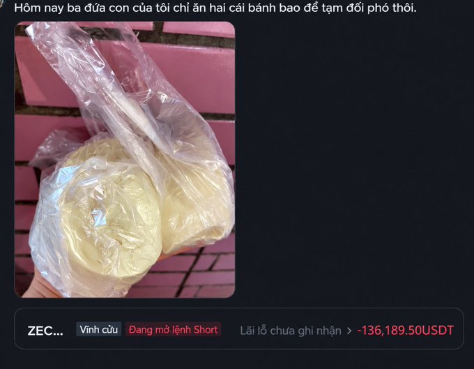 A Vietnamese social media post shows someone holding two foil-wrapped bao buns in a plastic bag, with text translating to a father bringing two bao buns home to temporarily satisfy hunger, while displaying a trading loss of -136,189.50USDT.