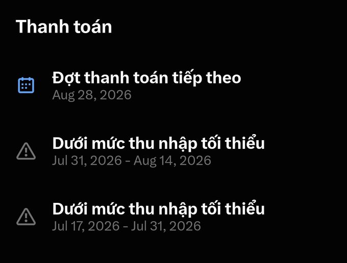 A dark-themed digital notification screen titled 'Thanh toán' (Payments) in Vietnamese, listing an upcoming payment for 'Aug 28, 2026' and warnings ('Dưới mức thu nhập tối thiểu') for the periods 'Jul 31, 2026 - Aug 14, 2026' and 'Jul 17, 2026 - Jul 31, 2026'.