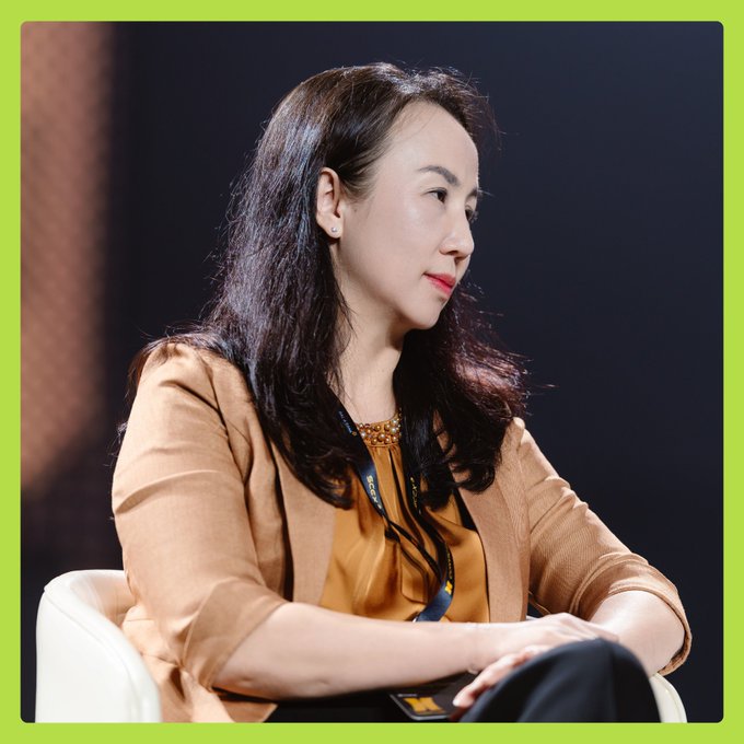 Dr. Lê Thị Hoàng Thanh, Deputy Head of the Civil and Economic Law Department at the Ministry of Justice, sits attentively at the Conviction 2026 conference as she outlines three legal scenarios for the digital asset market, wearing a lanyard and tan blouse during the discussion panel.