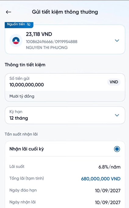 The image shows a Vietnamese banking app screen for a standard savings deposit (Gửi tiết kiệm thông thường) from Nguyen Thi Phuong's account, displaying a 10,000,000,000 VND (10 billion dong) deposit over 12 months at 6.8%/year, yielding 680,000,000 VND in total interest by 10/09/2027. This relates to the caption by illustrating exactly the "pile of money" and the 680 million VND annual interest being celebrated.