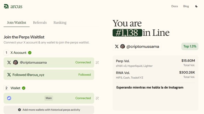 The image shows an Arcus perps waitlist dashboard where the user (@criptomussama) is ranked #138 in line (top 1.3%), with $15.60M in perp volume across dYdX v3, Hyperliquid, and Lighter, plus $300.26K in RWA volume via HIP3, Cash, and TradeXYZ. This visually confirms the post's claim about waiting on Arcus's DEX whitelist, using the user's historical volume on other protocols to secure a spot.