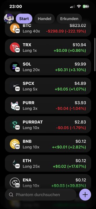 The image shows a cell phone with multiple apps open, displaying several cryptocurrency market data feeds such as long term trends, ETHERTH, SPCPX, PURRATOAT, and others. The top app on the screen has a blue bubble that says "Start" in purple font. The bottom of the screen also displays the phrase "Mein Solana stand -5% hab dca gemacht". This post focuses on cryptocurrency market trends and how they relate to the start button visible on the phone screen.