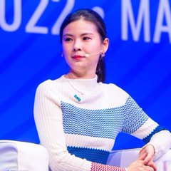 Bitget CEO Gracy Chen sits on stage at the UZ22 summit discussing the exchange's recent $388 million hack, noting that recovery efforts have been minimal with only about $1.1 million frozen after attackers exploited a zero-day vulnerability.