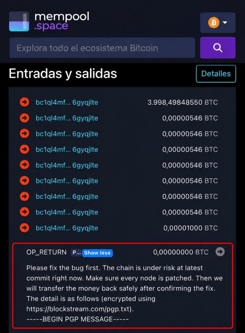 The image displays a mempool.space screenshot showing "Entradas y salidas" (Inputs and outputs) transactions from address bc1q14mf...6gyqjite involving 3.99849848550 BTC, with a highlighted OP_RETURN message claiming "Please fix the bug first. The chain is under risk at latest commit right now. Make sure every node is patched. Then we will transfer the money back safely after confirming the fix," referencing an encrypted PGP message regarding the hack of 4,000 BTC from the Liquid Federation.
