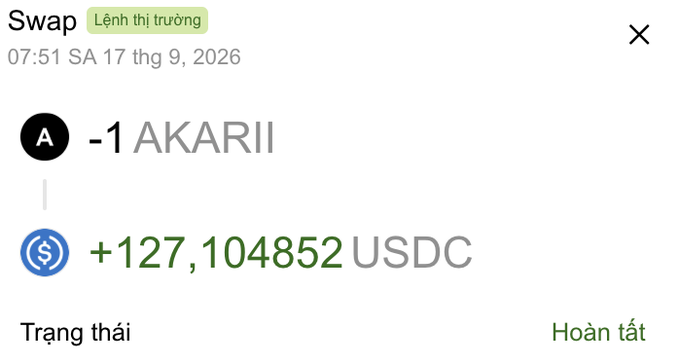 A swap confirmation screen in Vietnamese dated 07:51 SA 17 thg 9, 2026, showing -1 AKARII exchanged for +127.104852 USDC, with status marked as 'Hoàn tất' (Completed).