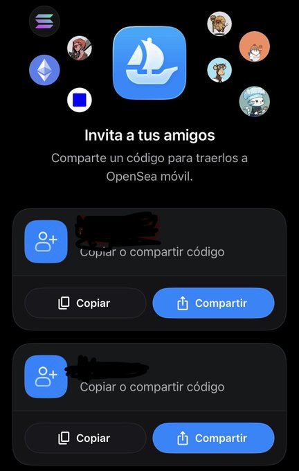 A mobile app screen with the OpenSea logo featuring a sailboat, inviting users to share referral codes with friends via Copy or Share buttons, with text reading 'Invita a tus amigos' and 'Comparte un código para traerlos a OpenSea móvil.'