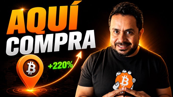 A man wearing a black Bitcoin-themed t-shirt stands next to bold graphics reading "AQUÍ COMPRA" (Buy Here) with a +220% return indicator and Bitcoin location pin, visually reinforcing the post's message about identifying the optimal buying zone for BTC ahead of its continued bullish trend.