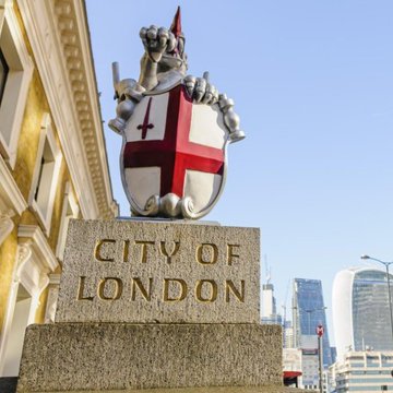 The City of London Corporation is supporting the UK's tokenization push, with Ripple joining other major financial firms like BlackRock and JPMorgan. The image features the City of London's crest and name, directly relating to the news.