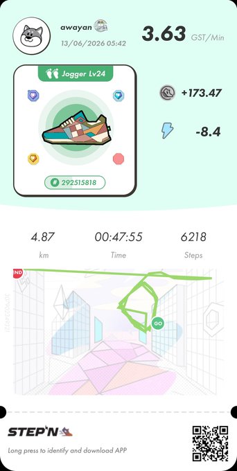 The image shows a fitness app that tracks steps taken, calories burned, and distance traveled during a run. The app displays the user's progress at various points along their route, including the number of steps taken, calories burned, and distance covered. The app also provides information about the user's pace and energy levels throughout the run.