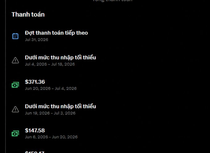 A TikTok payments page in Vietnamese showing various transactions including earnings of $371.36 and $147.58, with several entries marked "Dưới mức thu nhập tối thiểu" (below minimum earnings threshold).