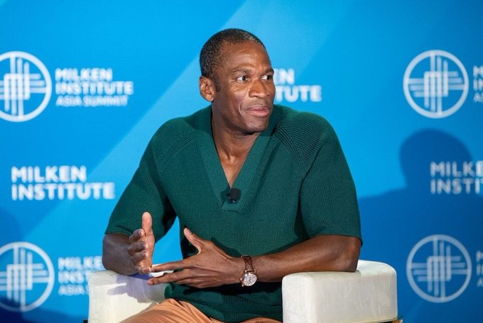 Arthur Hayes speaks at the Milken Institute Asia Summit, wearing a green sweater and gesturing as he discusses his bullish outlook on cryptocurrency, particularly favoring Ethereum over Bitcoin for near-term gains.
