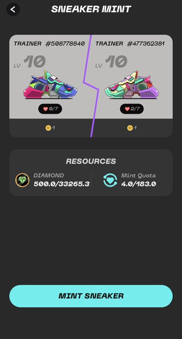 The image shows a screen of an app with two colorful sneakers displayed side by side, both having a purple lining. The sneakers are positioned next to each other, emphasizing their similar features. At the top left corner, there's text that reads "#stepngo125回のトレレミントがある". The image also contains a caption or description that could be useful for users trying to identify which sneakers they prefer based on color and design.