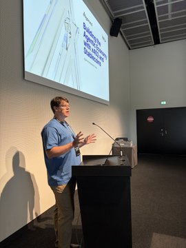 A speaker presents at a podium during a workshop, with a projected slide reading "Building the agentic economy with X402 & Digital Cash" alongside references to Algorand and stablecoins.