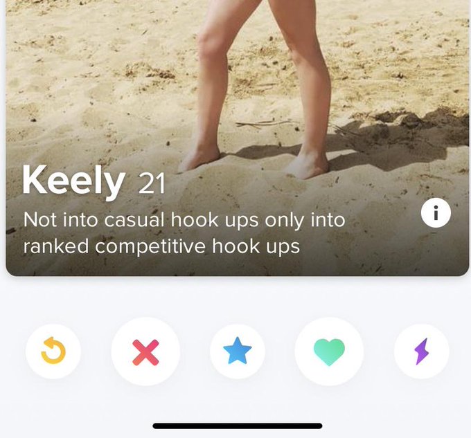 The image shows a text message or profile picture of a person with their feet visible, standing on a sandy beach. The photo also includes various icons related to lock LP minimum, lock LP maximum, lock LP minimum plus giữ giá, lock LP maximum plus giữ giá, lock LP minimum plus giữ giá, lock LP maximum plus giữ giá. The person's profile picture is accompanied by a message that reads "Mình vấy nhày nây BNB Chain nóng ran luôn!! Mình vấy nhày nây BNB Chain nóng ran luôn!!!".