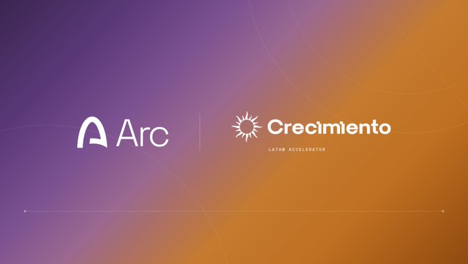 A gradient purple-to-orange banner displaying the Arc logo alongside 'Crecimiento Layer Accelerator' branding.