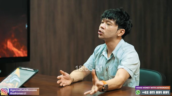 In the image, Gabriel Rey speaks in an interview with a timestamp of 18:55:51, discussing his view that Bitcoin won't replace fiat, calling the narrative naive and arguing crypto should complement rather than replace government-backed currency.