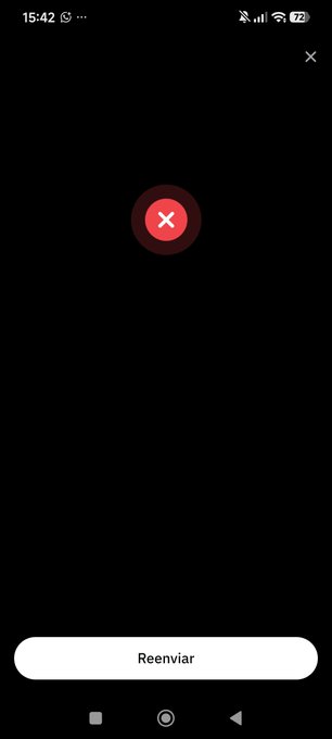 A smartphone screenshot showing an error interface with a red "X" icon in the center and a "Reenviar" (Resend) button at the bottom, displayed on a black background. This relates to the post about BitradeX's withdrawal issues, where the error screen visually reinforces the ongoing problems users face with the platform's services despite the update 3.5.