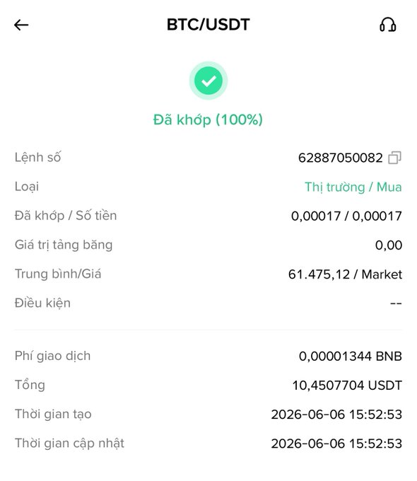 The image shows a screenshot of a conversation happening on an app or website, possibly related to Bitcoin, UsDT trading or currency exchange services. It seems that there's a discussion about whether a person has enough wealth for a specific purpose. Someone is suggesting that Piggy (an automated Bitcoin trading app) should buy 10u $BTC every day in order to accumulate the required funds for one tael of gold. However, others are arguing against this, pointing out how Piggy might not be rich even if it follows this strategy. The image focuses on both sides of the argument and emphasizes Piggy's determination to reach a goal despite potentially having limited financial resources.