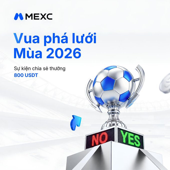 The image is a promotional graphic for MEXC's "Vua phá lưới Mùa 2026" (Top Goalscorer Season 2026) event, advertising an 800 USDT prize pool for a share-rewards campaign, featuring a silver and blue soccer trophy and YES/NO scoreboard that ties into the football match prediction theme mentioned in the post.