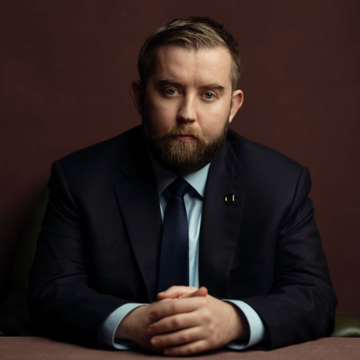 A bearded man in a dark suit and tie sits with his hands clasped against a dark background, looking directly at the camera.

This image appears to depict Sergey Nazarov, the founder of Chainlink, who is referenced in the post as speaking at a CFTC Innovation Advisory Committee roundtable about equity tokenization and the need for financial infrastructure to move onchain.